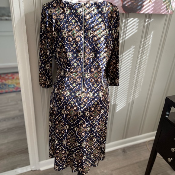 Charter Club Printed Sheath Dress ~ Ruched Side ~ Gold Buckle ~ M ~ Stretch - Picture 4 of 6